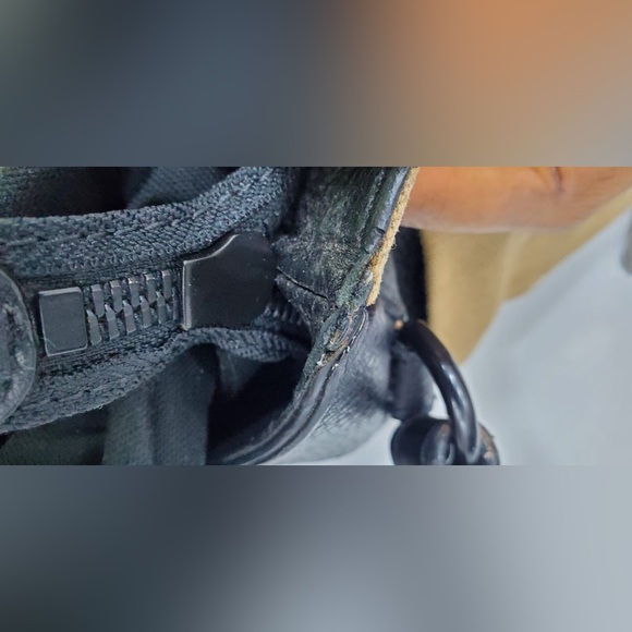 Burberry unisex messenger bag - Picture 12 of 16